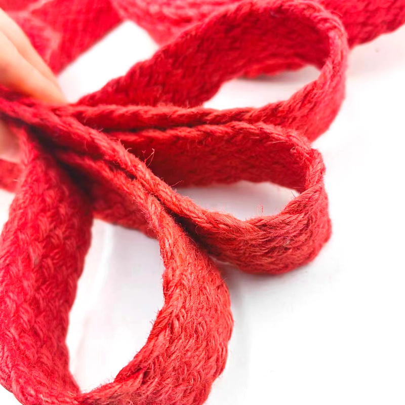 Cinturón trenzado de yute de hueso de arenque rojo sostenible con cinta de tejido de colores